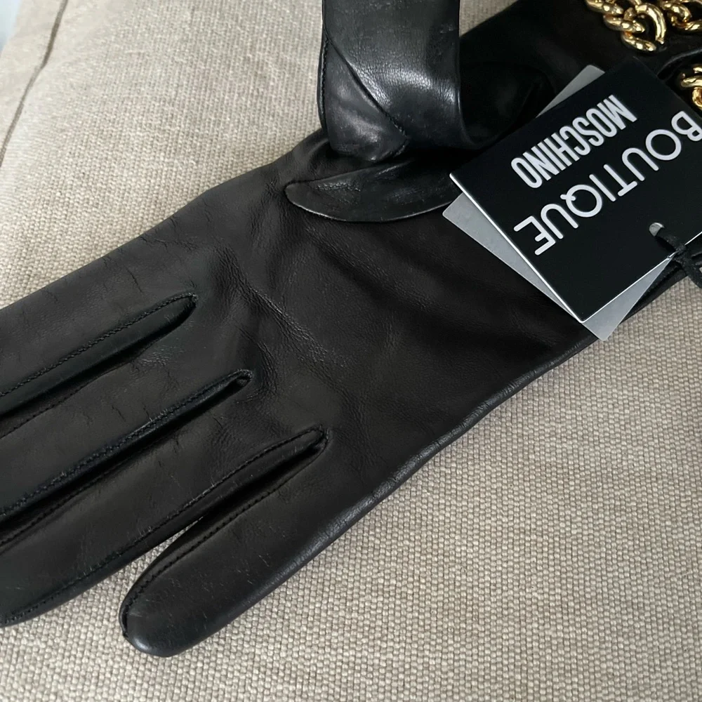 MOSCHINO BOUTIQUE NWT AUTHENTIC RARE GOLD LINK CHAIN BLACK LEATHER SOFT GLOVES